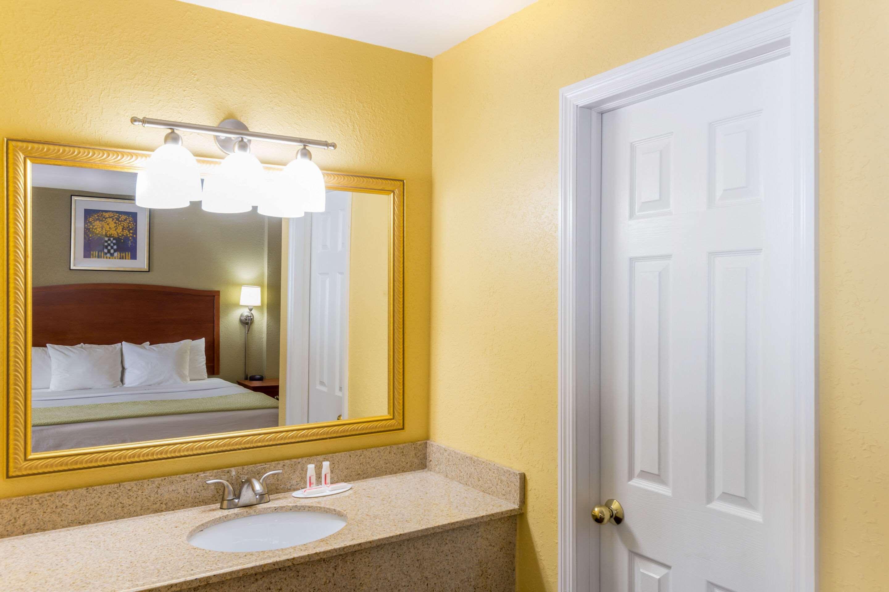 Quality Inn Poughkeepsie Zewnętrze zdjęcie